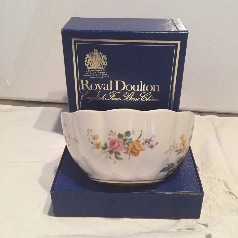 Vintage Royal Doulton Arcadia Petal Bowl English Fine Bone China w/Original Box